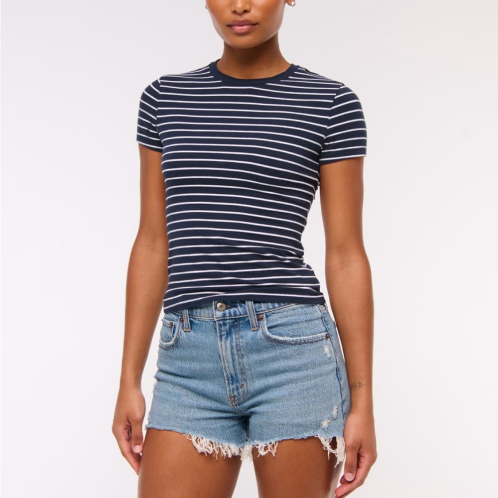 Abercrombie & Fitch Curve Love High Rise Mom Shorts Medium Wash